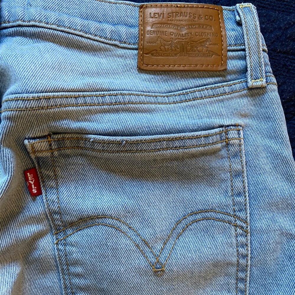 Women’s Levi’s wedgie fit jeans 28